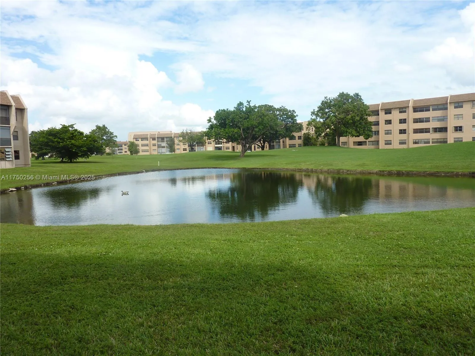 10123 Sunrise Lakes Blvd # 104, Sunrise FL 33322