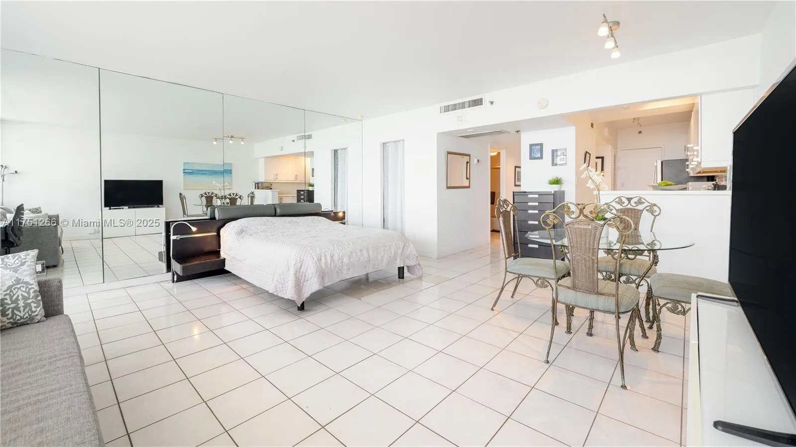 1 bath for sale at 100 Lincoln Rd # 1136, Miami Beach FL 33139