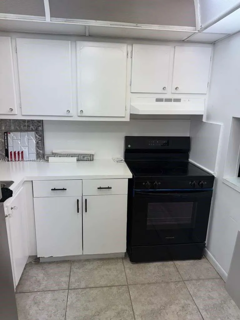 8450 Sunrise Lakes Blvd # 306, Sunrise FL 33322