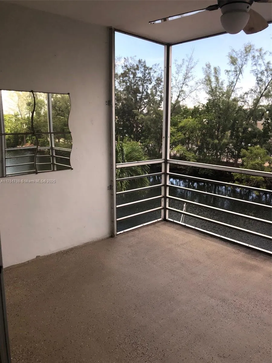 3660 NE 166th St # 305, North Miami Beach FL 33160