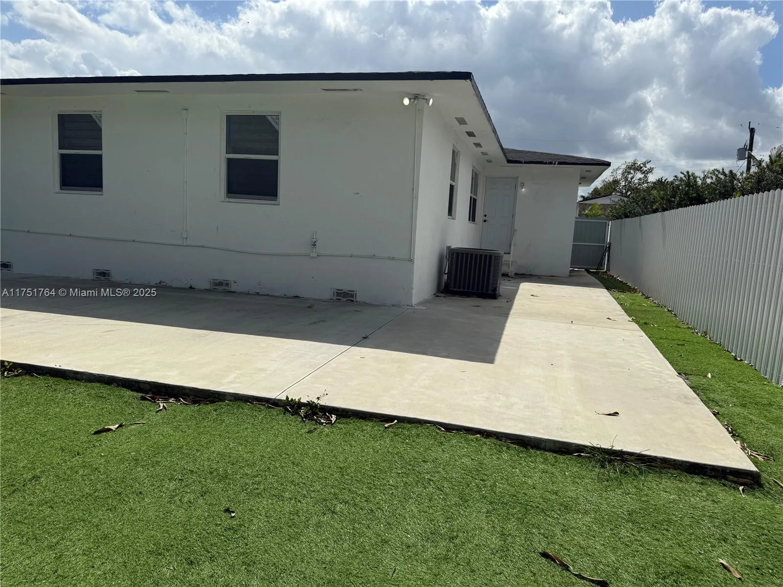 2151 NW 59th St, Miami FL 33142