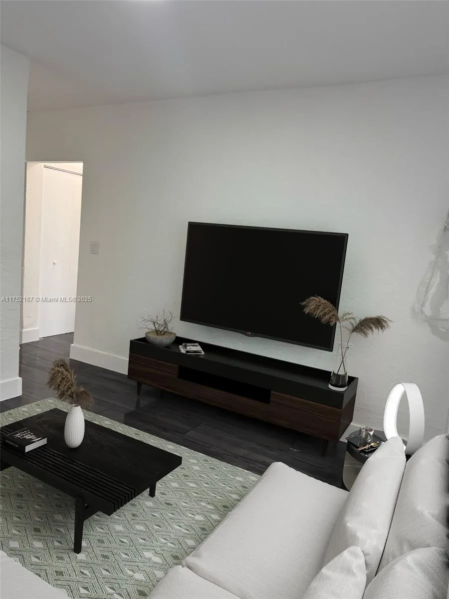 212 NW 15th St # 6, Miami FL 33136