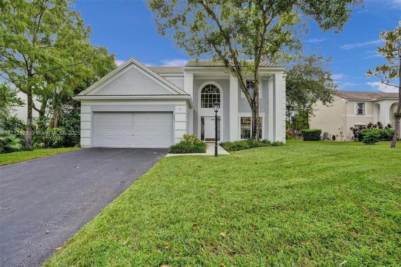 4 bedroom 2 bath for sale at 3902 Sanctuary Dr, Coral Springs FL 33065