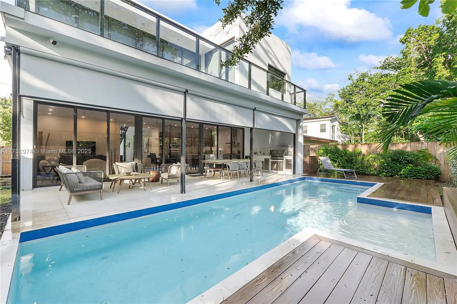 5 bedroom 5 bath for sale at 3664 Oak Ave, Miami FL 33133