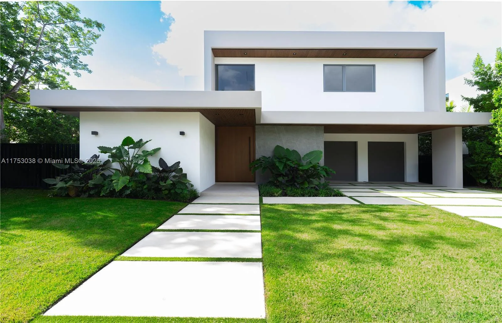 6 bedroom 6 bath for sale at 215 Shore Dr S, Miami FL 33133