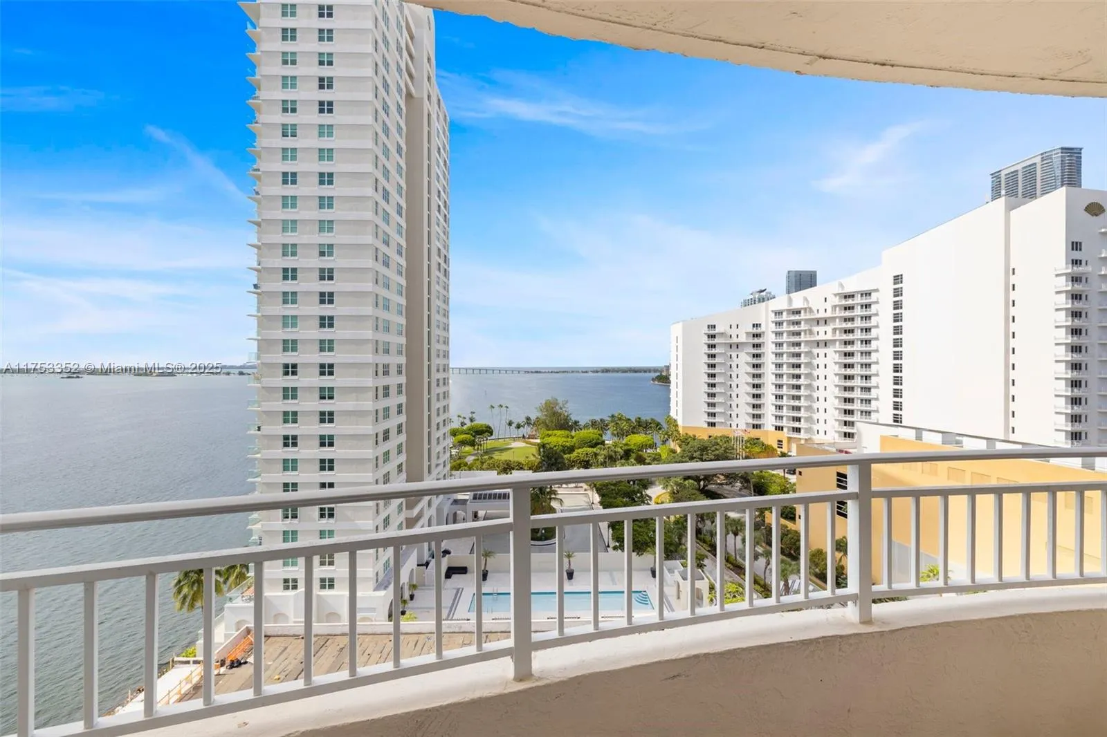 2 bedroom 2 bath for sale at 770 Claughton Island Dr # 15, Miami FL 33131