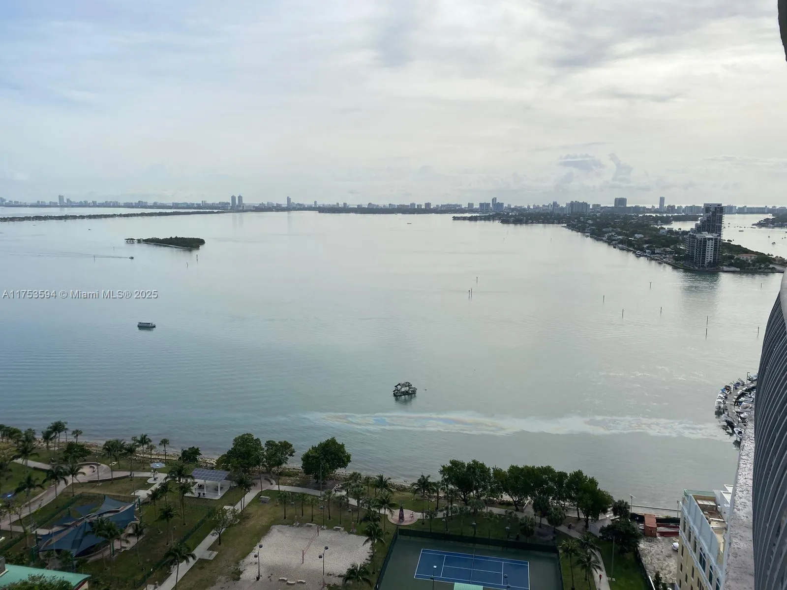 1 bedroom 1 bath for sale at 1750 N Bayshore Dr # 2905, Miami FL 33132