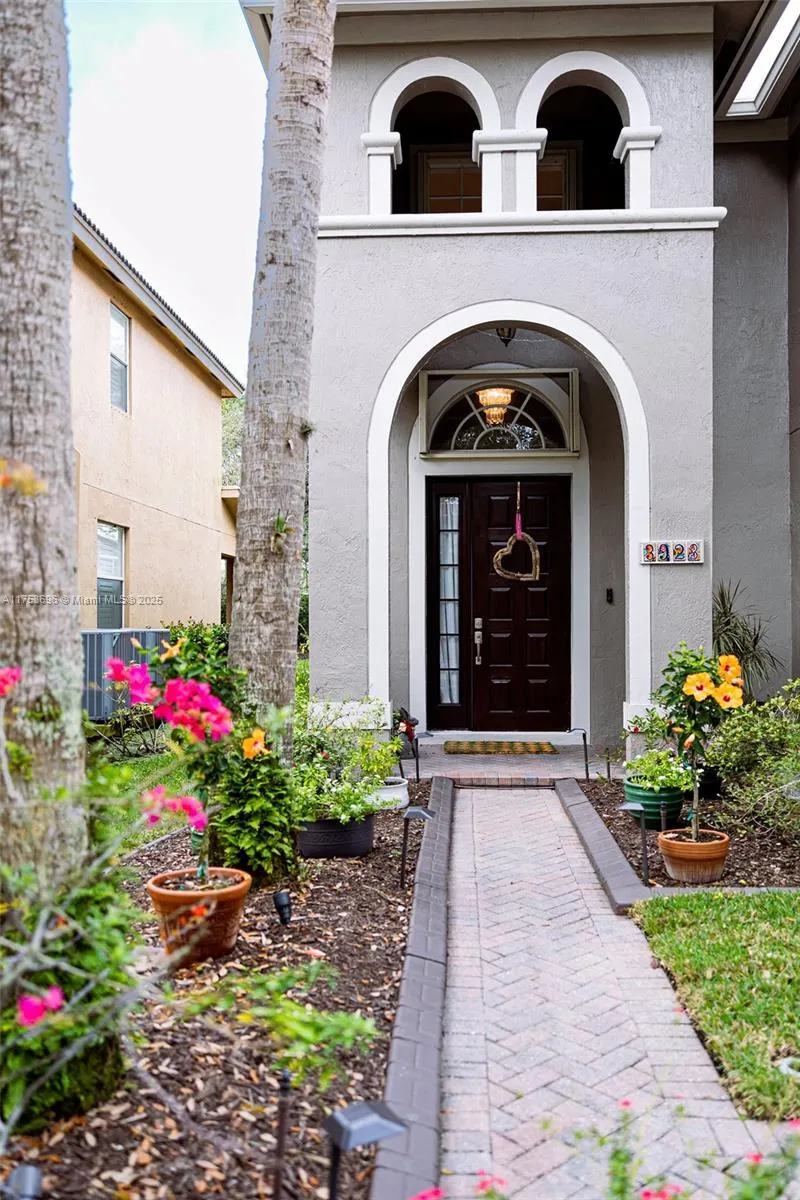 3923 Cascade Ter, Weston FL 33332