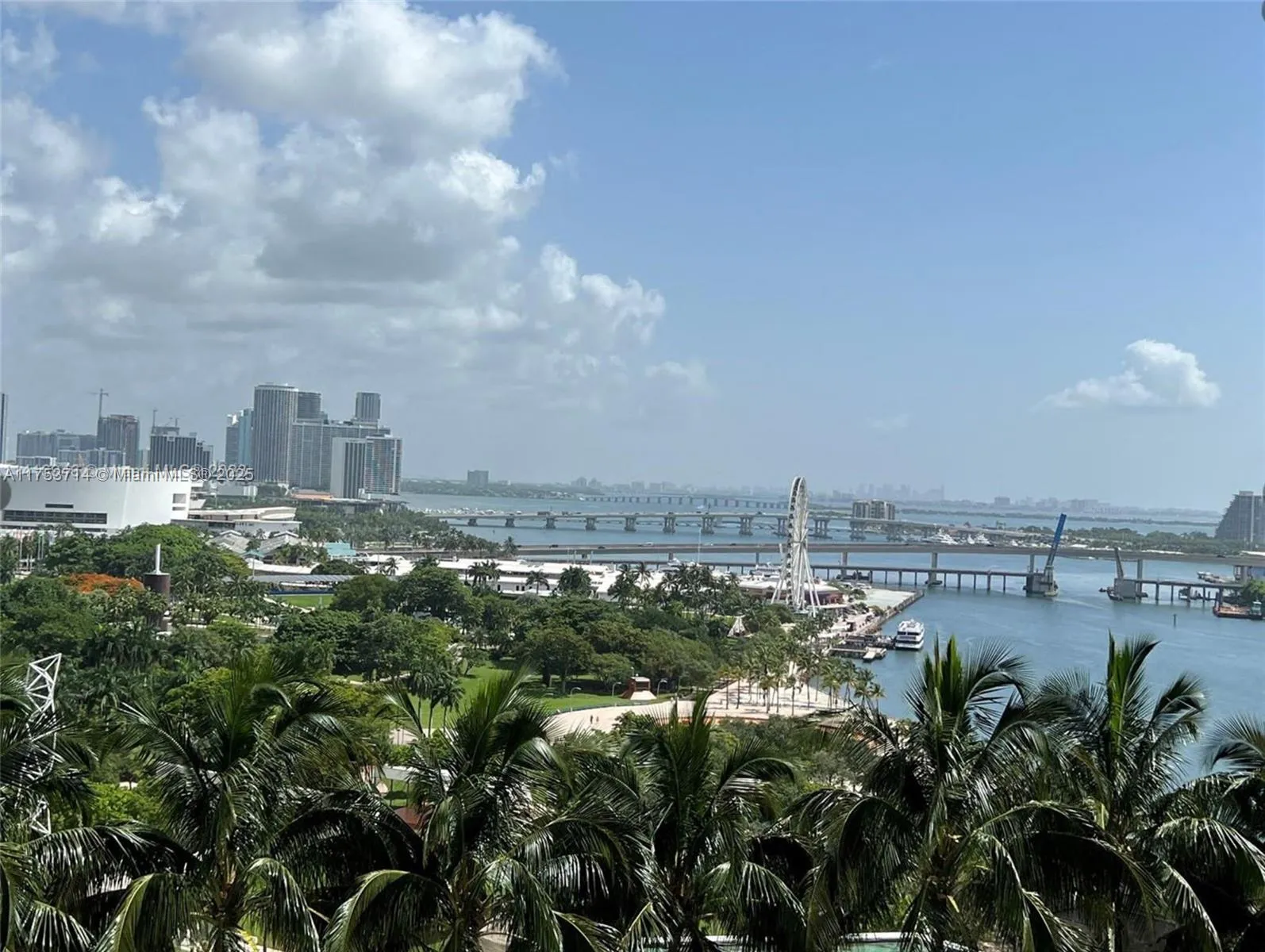 1 bedroom 1 bath for sale at 325 S Biscayne Blvd # 1818, Miami FL 33131