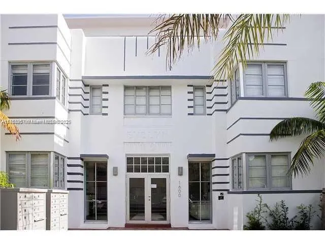 1 bedroom 1 bath for sale at 1600 Euclid Ave # 203, Miami Beach FL 33139