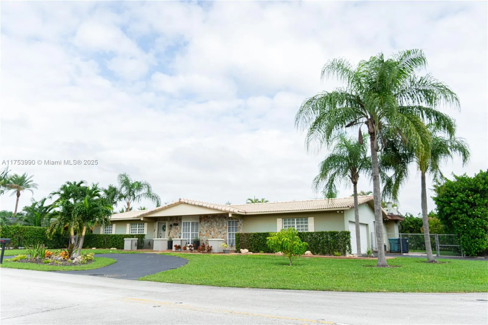 3 bedroom 2 bath for sale at 10009 SW 127th St, Miami FL 33176