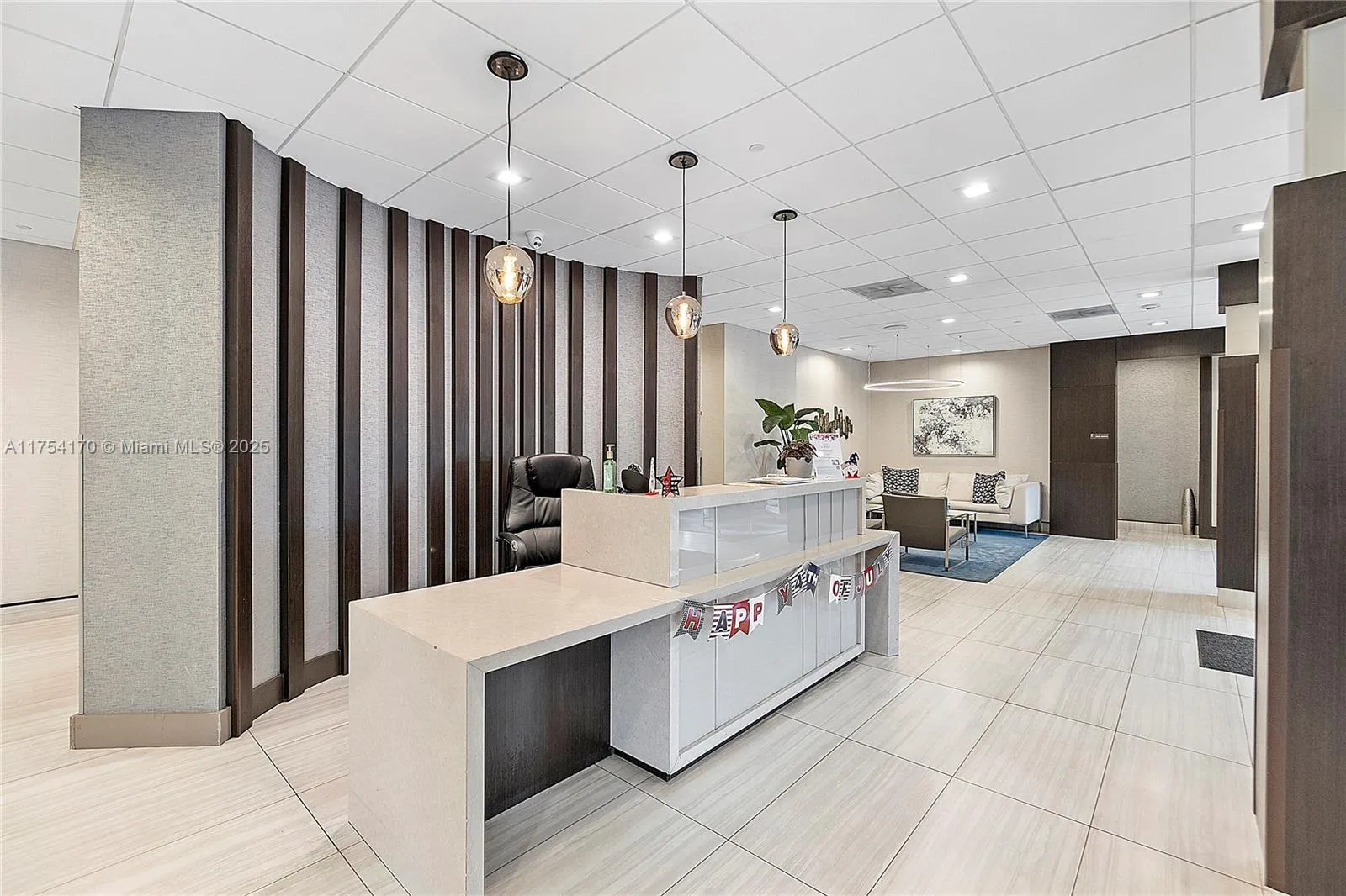 90 Edgewater Dr # 905, Coral Gables FL 33133