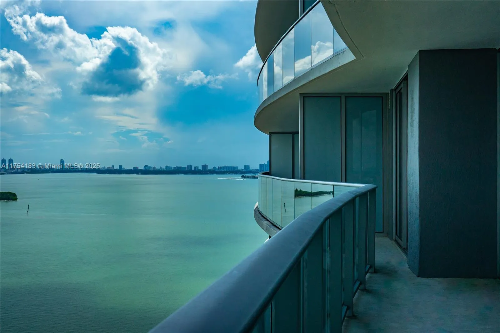 2 bedroom 3 bath for sale at 488 NE 18 St # 1809, Miami FL 33132