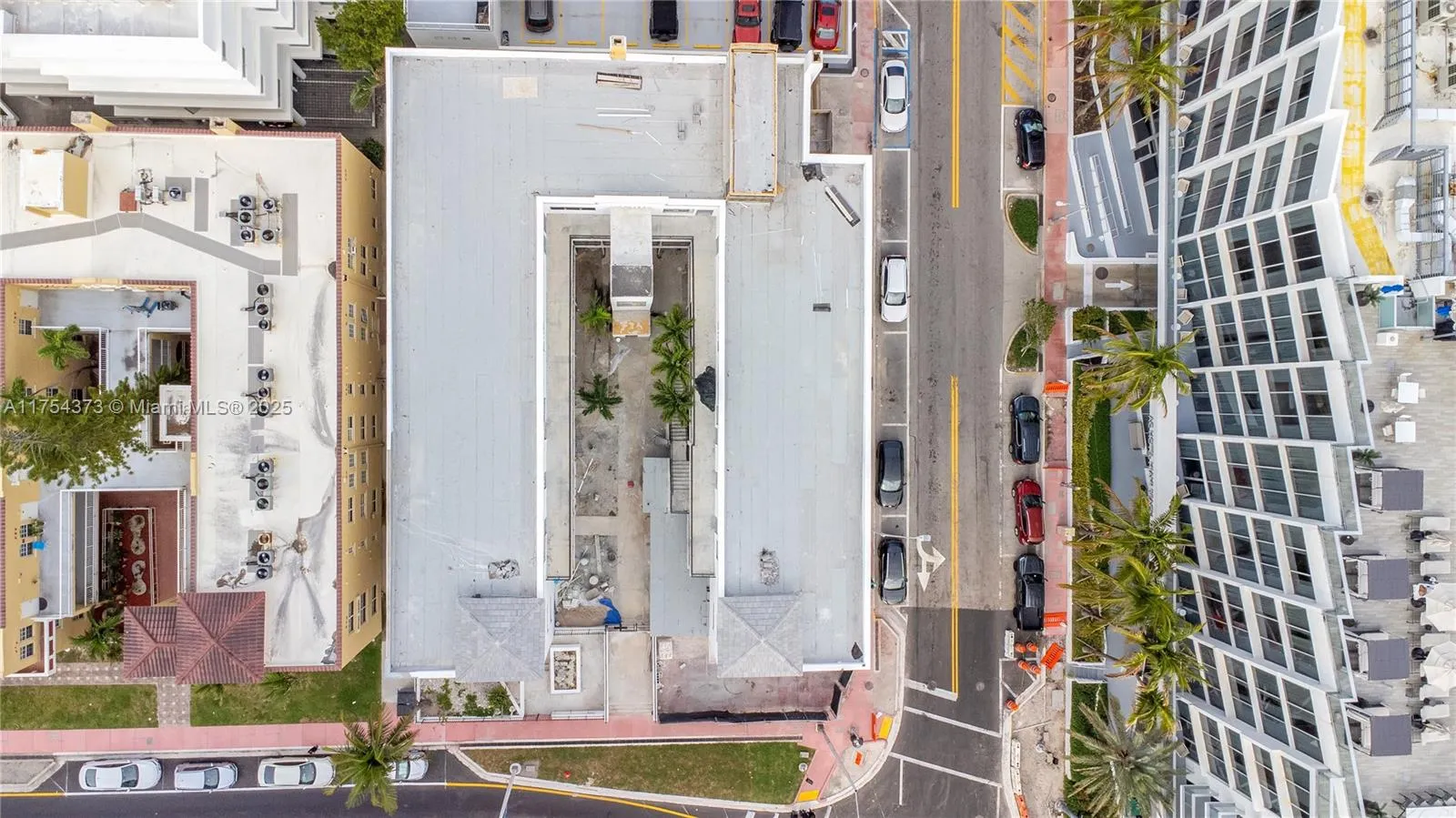 2814 Collins Ave, Miami Beach FL 33140