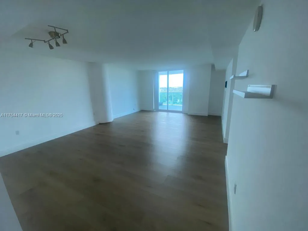 2 bedroom 2 bath for sale at 2101 Brickell Ave # 1401, Miami FL 33129