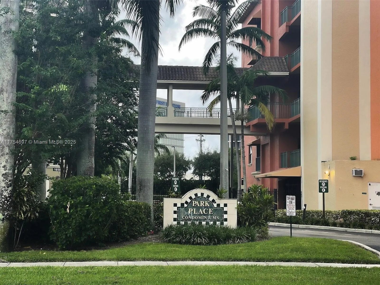 3 bedroom 2 bath for sale at 1610 Presidential Way # 205, West Palm Beach FL 33401