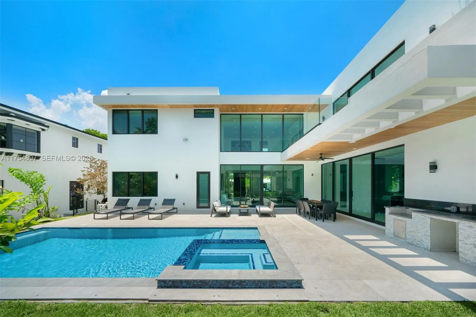 4425 Adams Ave, Miami Beach FL 33140