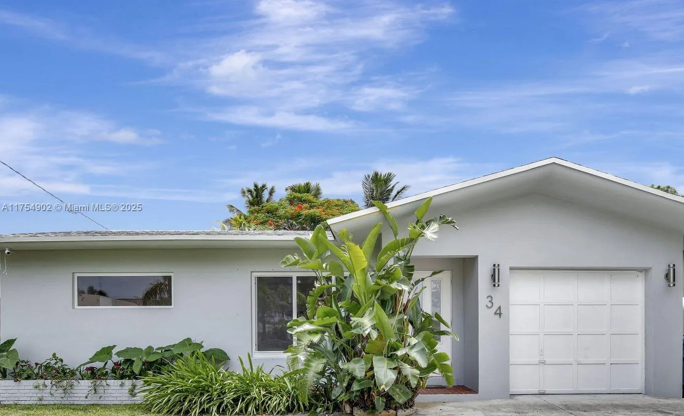2 bedroom 1 bath for sale at 34 SE 14th St, Dania Beach FL 33004