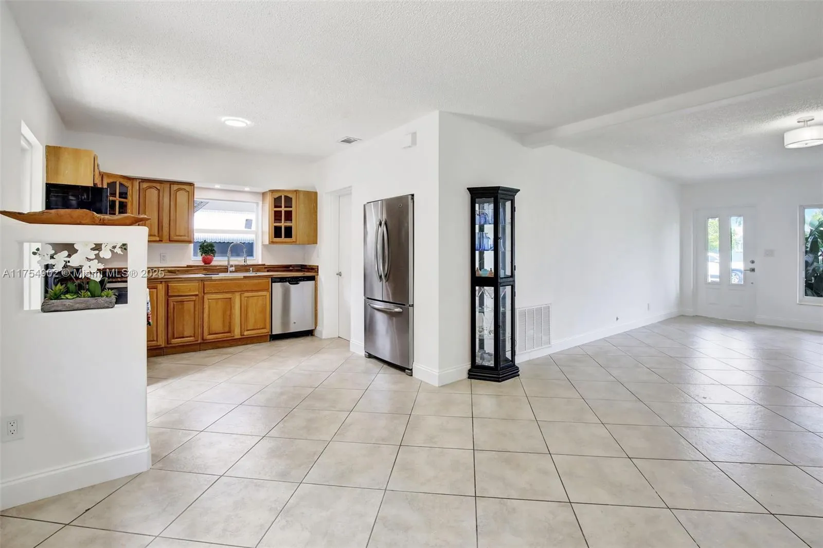 34 SE 14th St, Dania Beach FL 33004