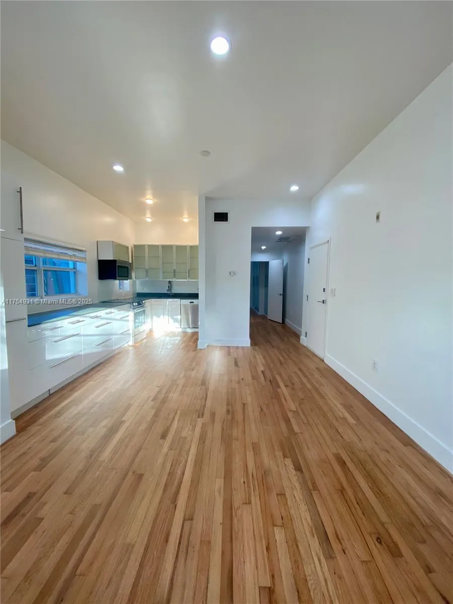 929 Michigan Ave # 5, Miami Beach FL 33139