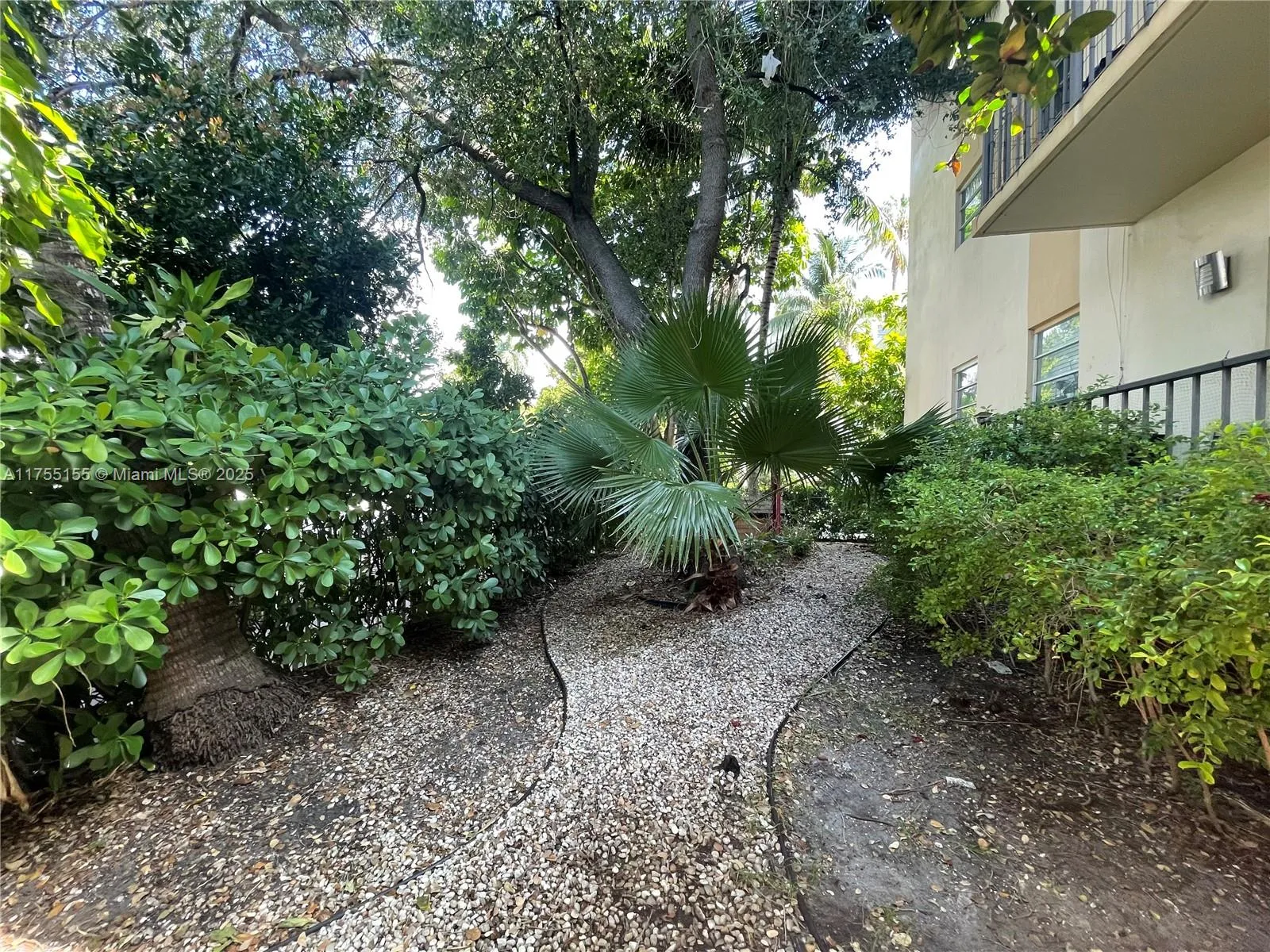 2 bedroom 2 bath for sale at 821 Euclid Ave # 403, Miami Beach FL 33139