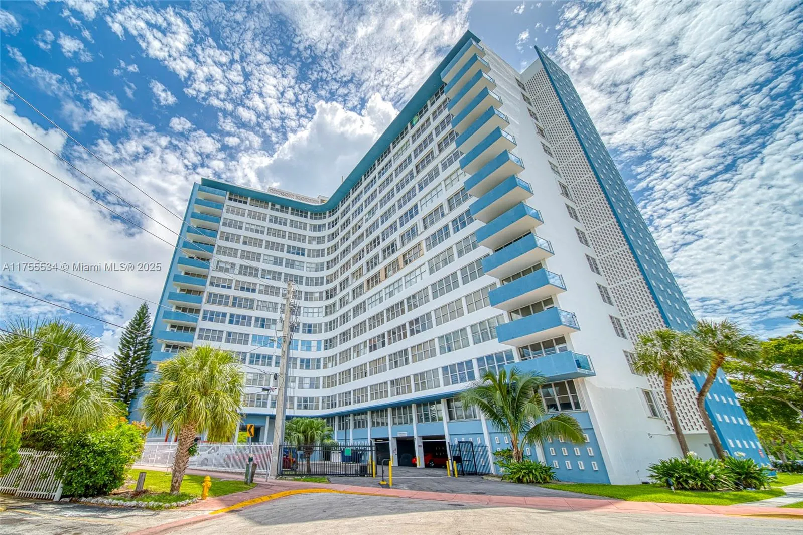 2 bedroom 2 bath for sale at 7441 Wayne Ave # 2L, Miami Beach FL 33141