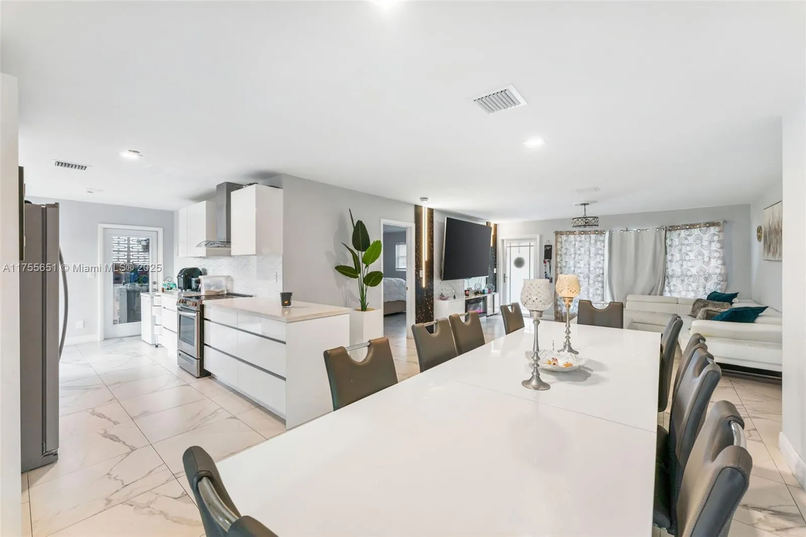 2751 NW 26th Ave, Oakland Park FL 33311