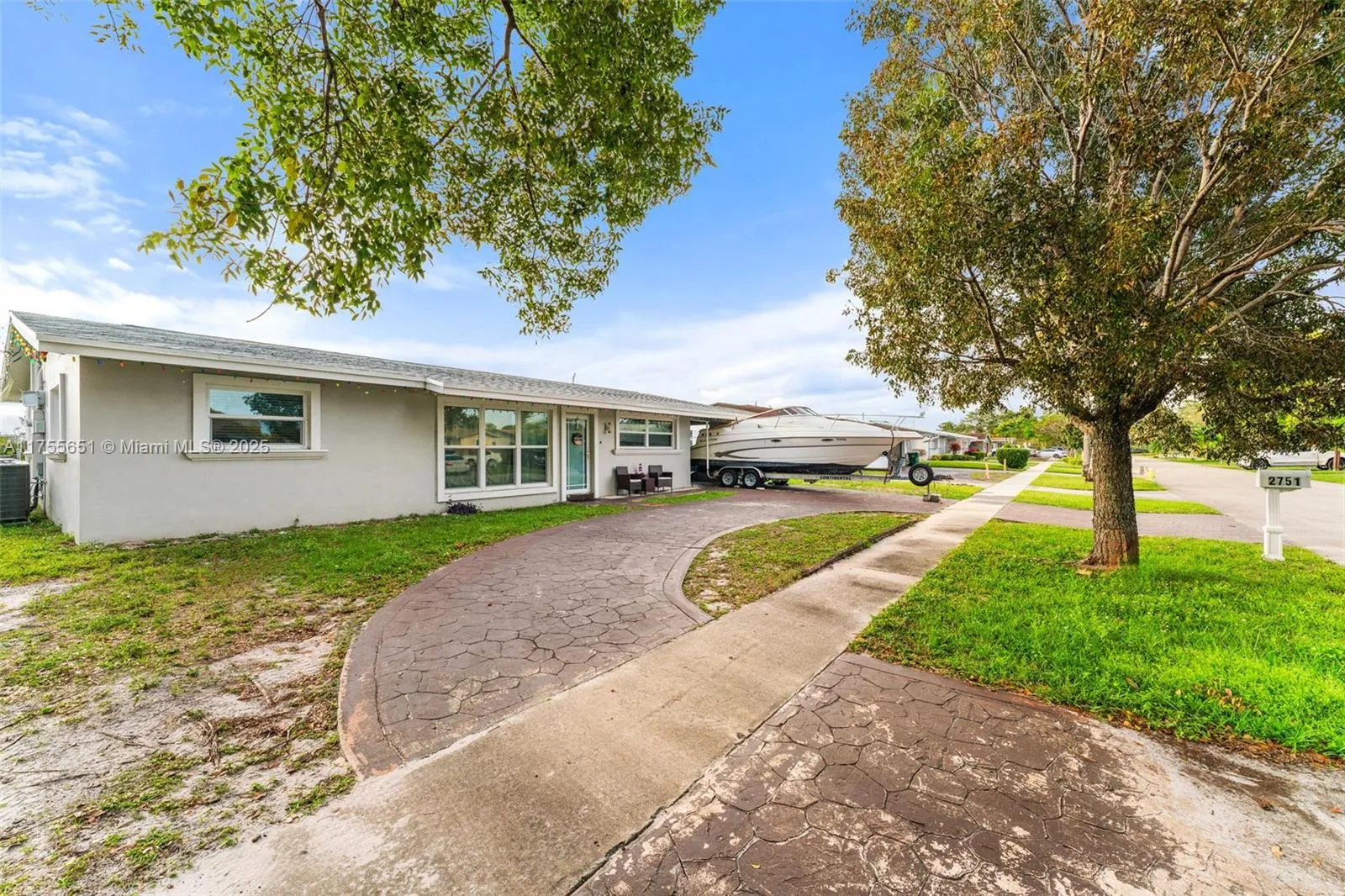 2751 NW 26th Ave, Oakland Park FL 33311