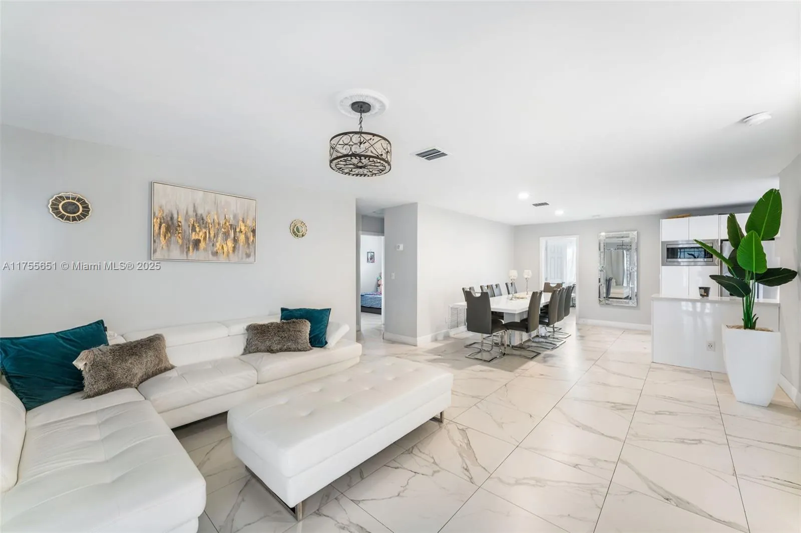 2751 NW 26th Ave, Oakland Park FL 33311