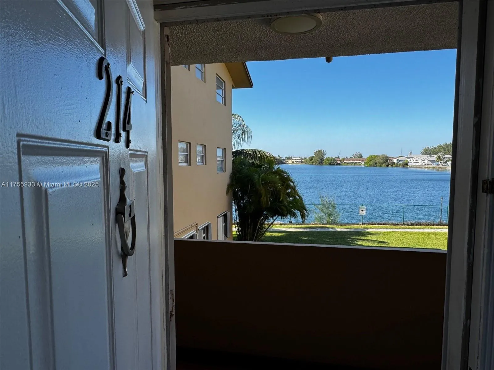 1 bedroom 1 bath Residential for sale at 160 Royal Palm Rd # 214, Hialeah Gardens FL 33016