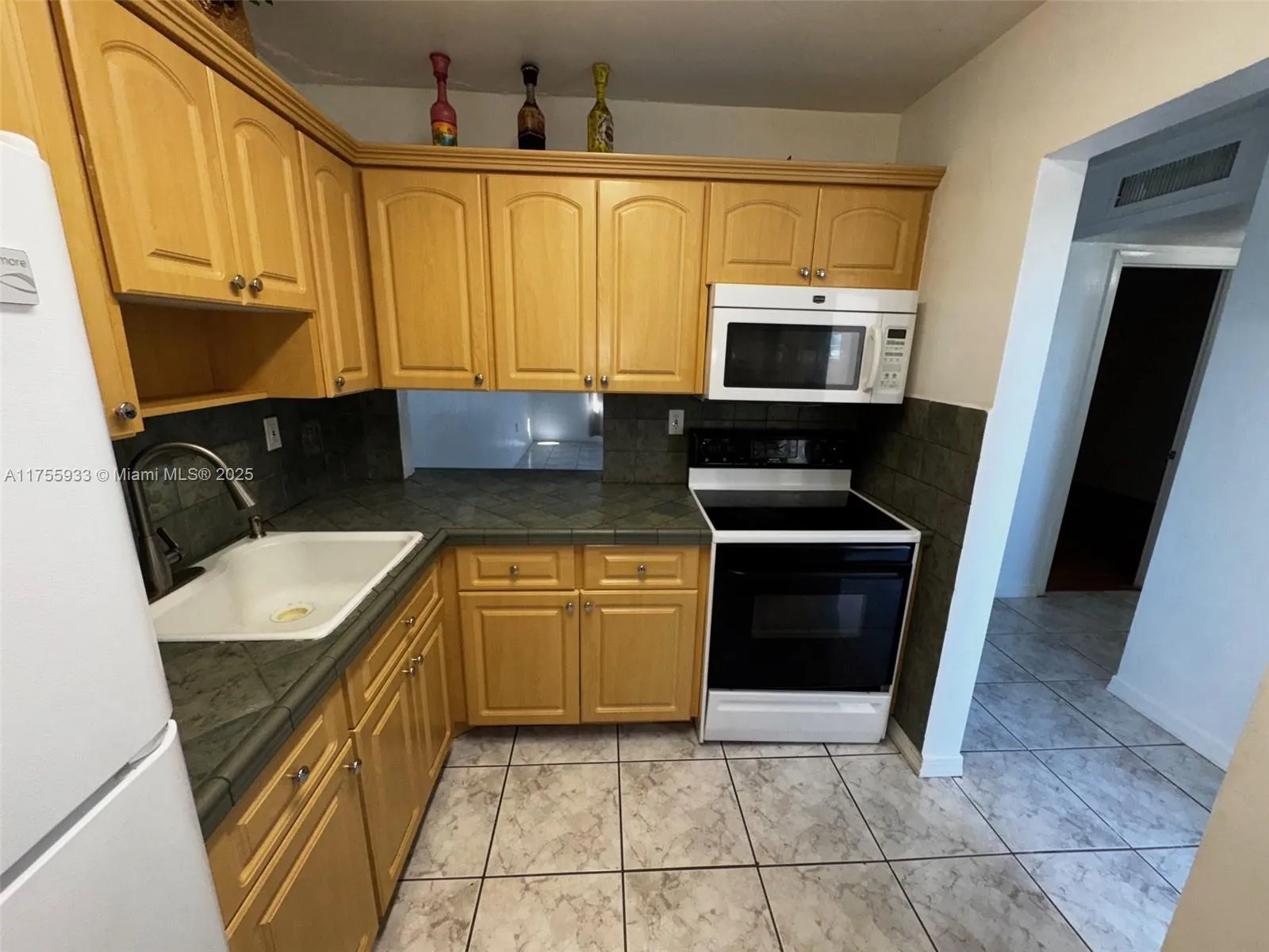 160 Royal Palm Rd # 214, Hialeah Gardens FL 33016
