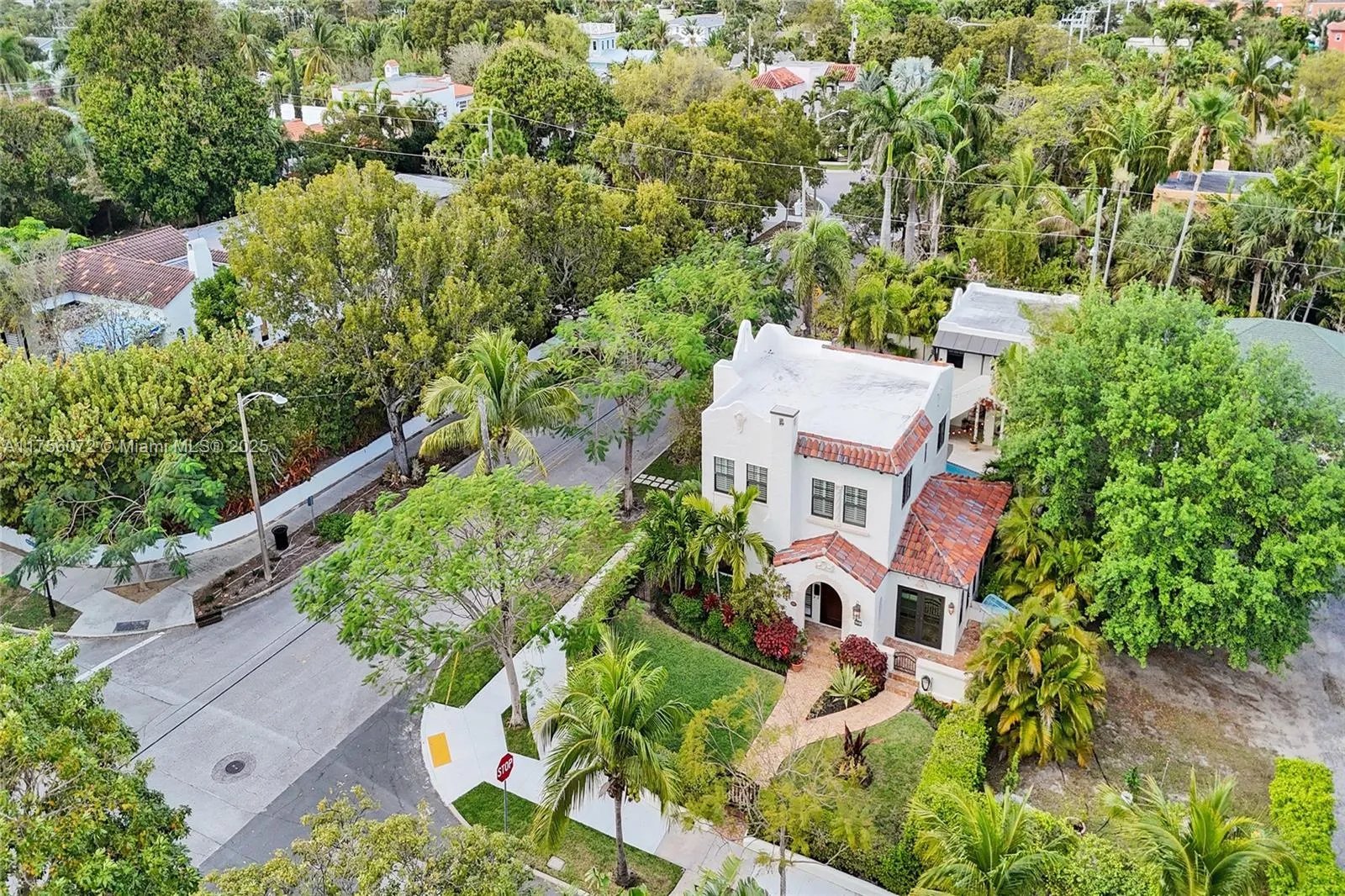621 Biscayne Dr, West Palm Beach FL 33401