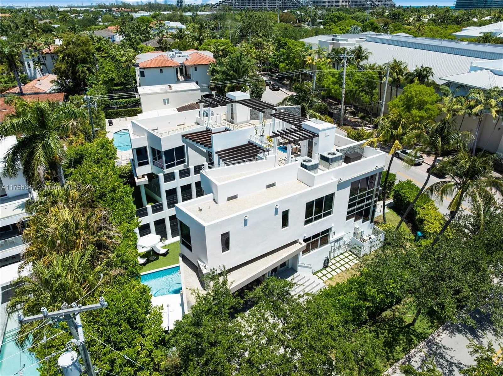 4 bedroom 3 bath for sale at 548 Fernwood Rd # 548, Key Biscayne FL 33149