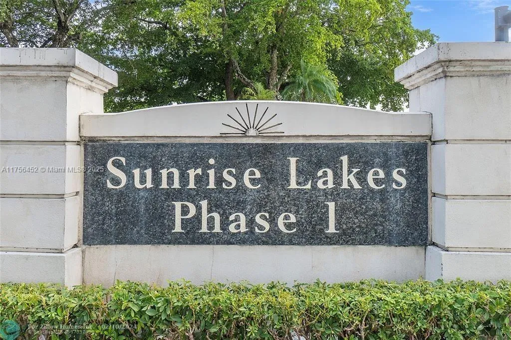 2 bedroom 2 bath for sale at 2901 E Sunrise Lakes Dr # 312, Sunrise FL 33322
