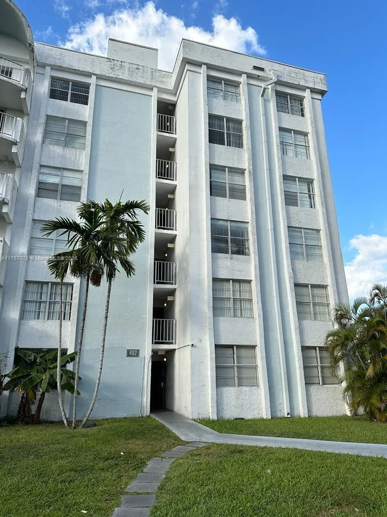 492 NW 165th St Rd # 211, Miami FL 33169