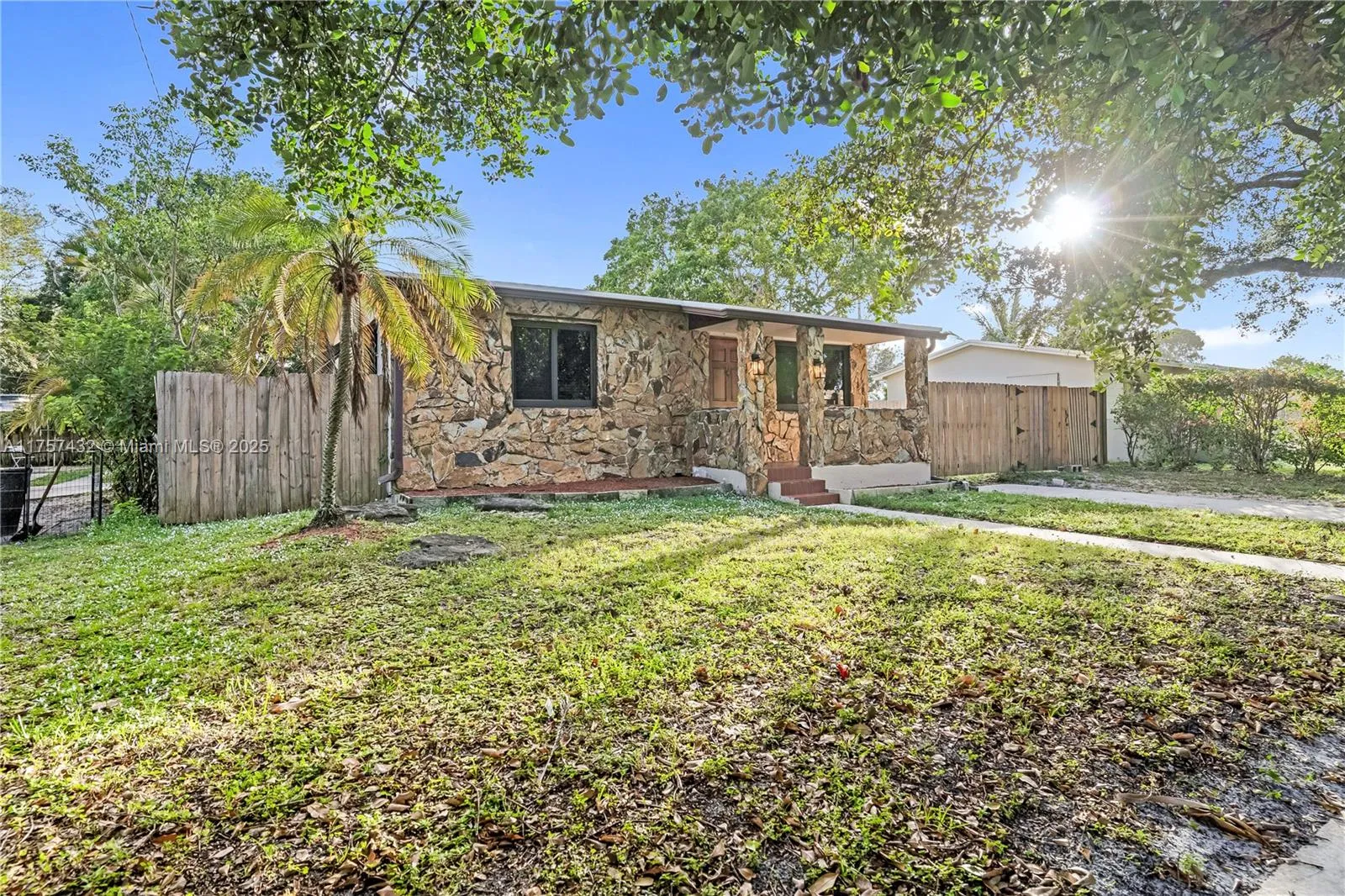 2 bedroom 1 bath for sale at 6444 Mcclellan St, Hollywood FL 33024