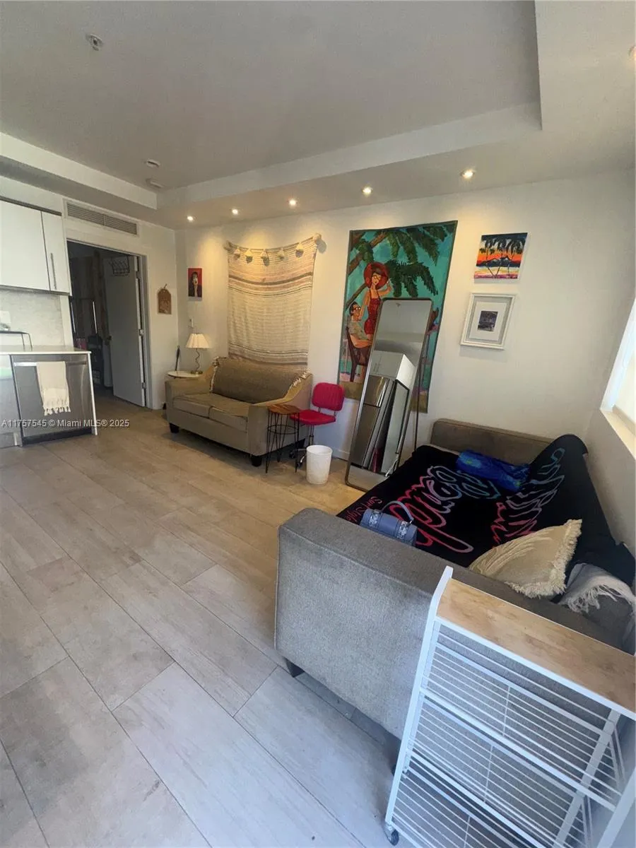 1 bedroom 1 bath for sale at 700 16th St # 106, Miami Beach FL 33139