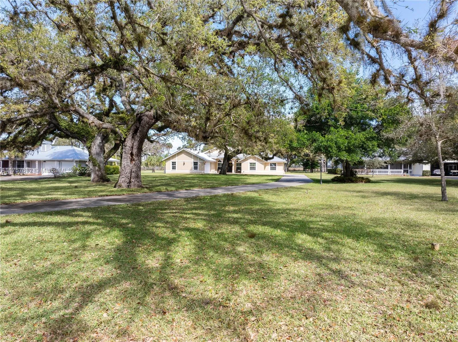 1132 Riverbend Dr, La Belle FL 33935