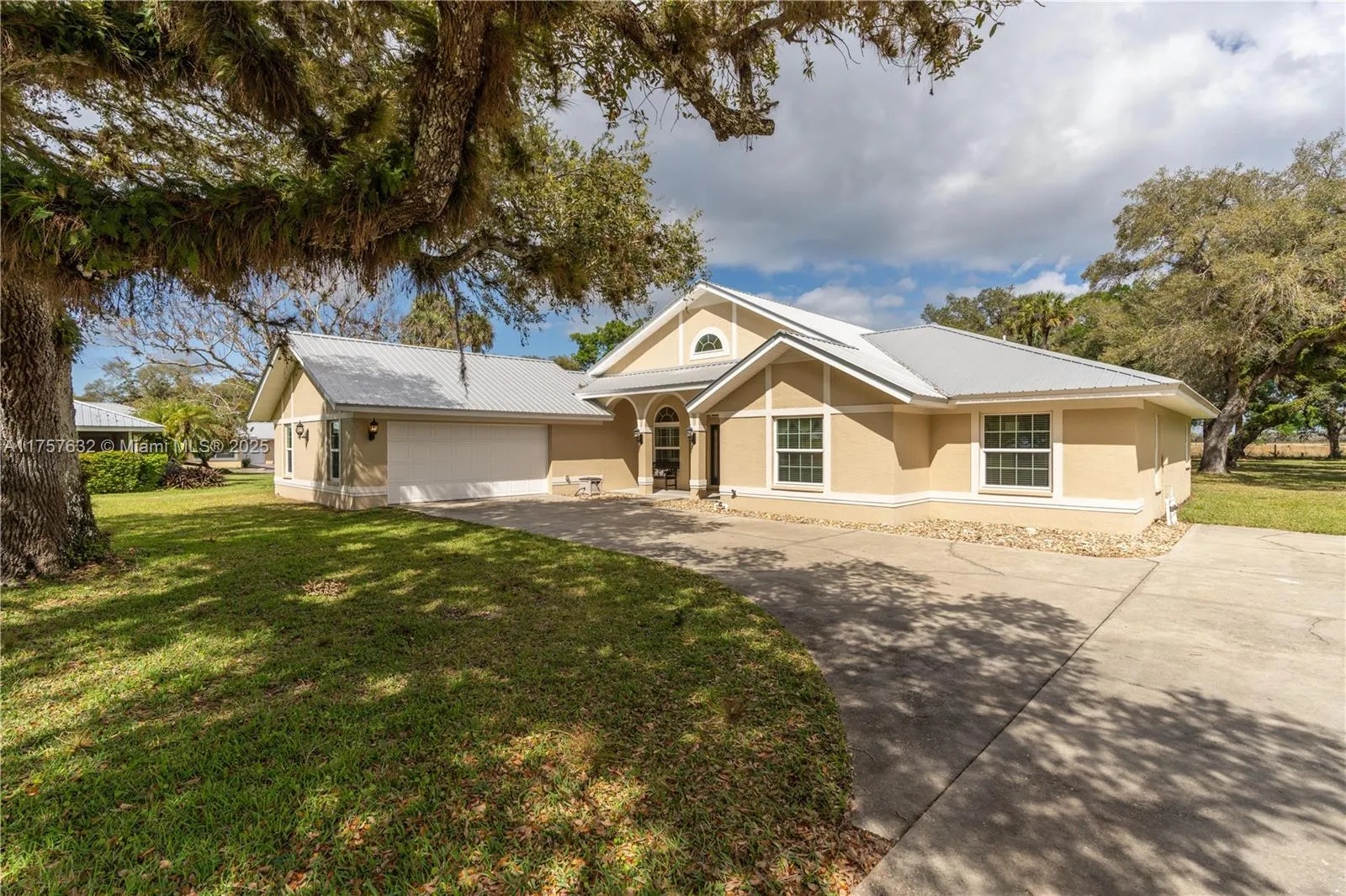 1132 Riverbend Dr, La Belle FL 33935