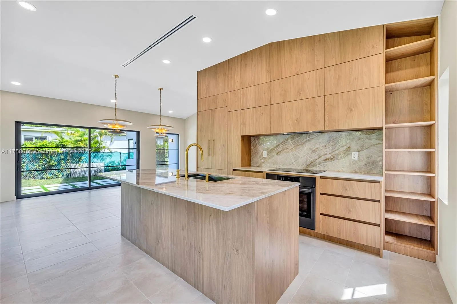 4 bedroom 3 bath for sale at 1323 Cleveland Rd, Miami Beach FL 33141