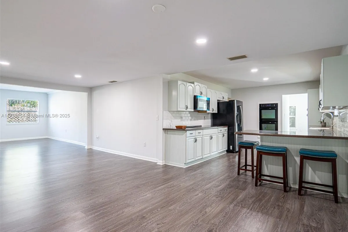 1735 18th St, Vero Beach FL 32960