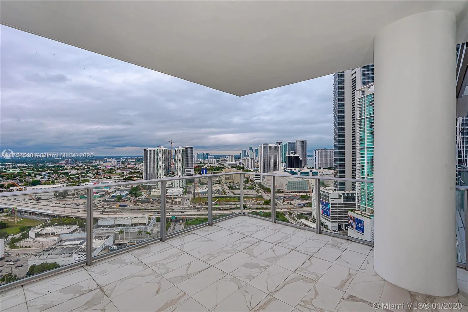 1 bedroom 2 bath for sale at 851 NE 1st Ave # 2600, Miami FL 33132