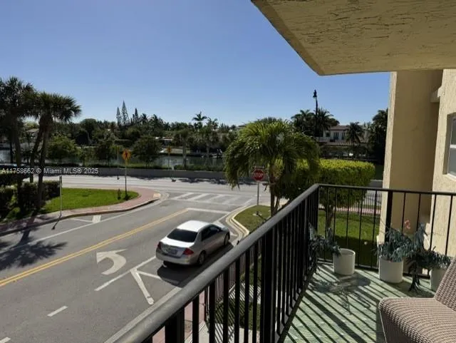 1 bedroom 2 bath for sale at 3605 Indian Creek Dr # 201, Miami Beach FL 33140