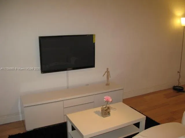 1035 Meridian Ave # 5, Miami Beach FL 33139