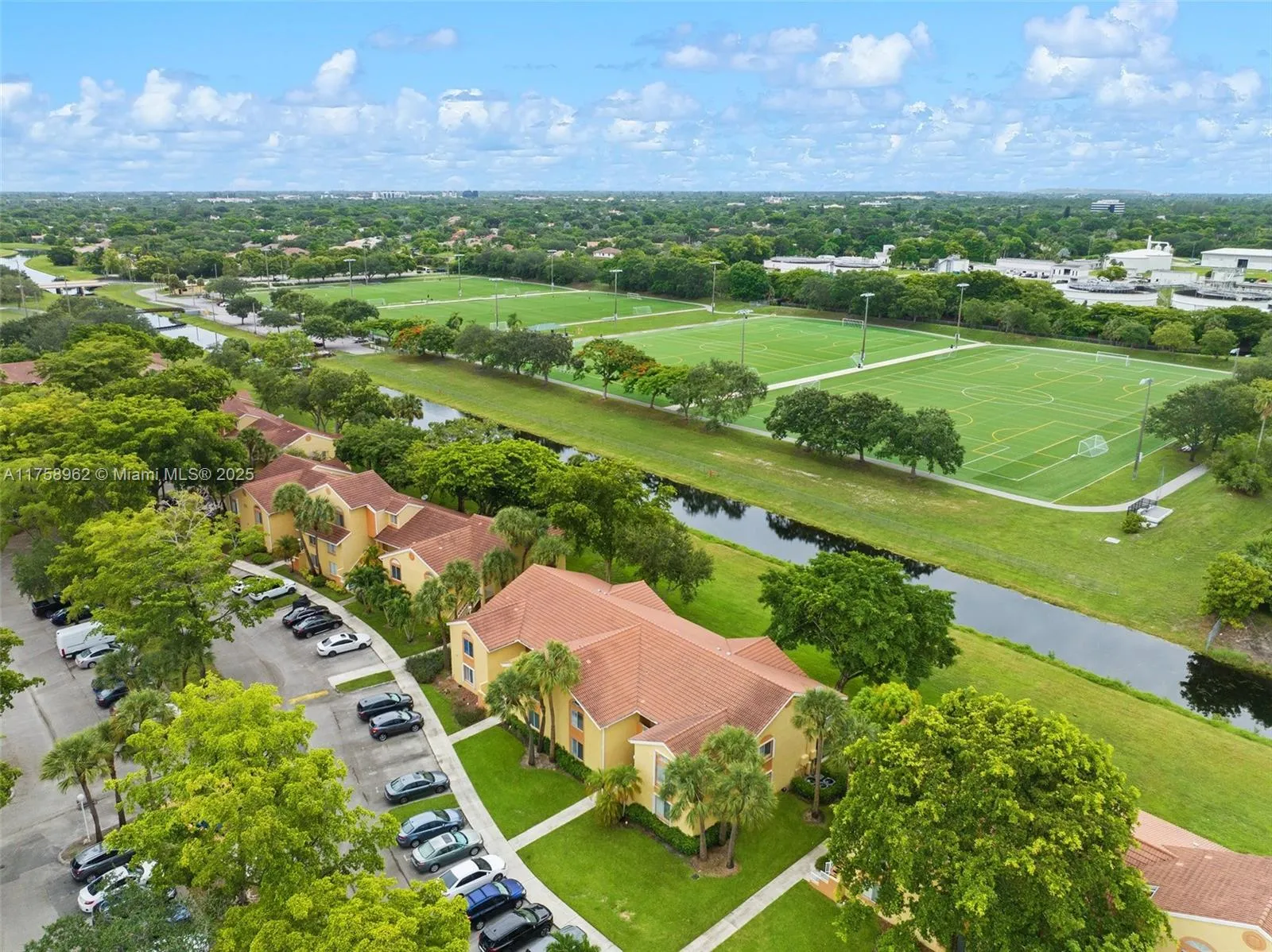 2 bedroom 2 bath for sale at 997 Coral Club Dr # 997, Coral Springs FL 33071