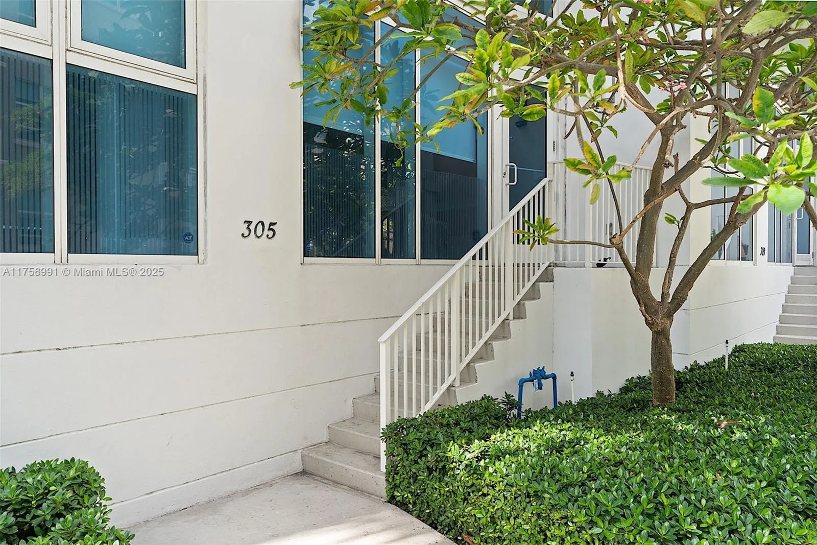 2 bedroom 2 bath for sale at 2020 N Bayshore Dr # 104, Miami FL 33137