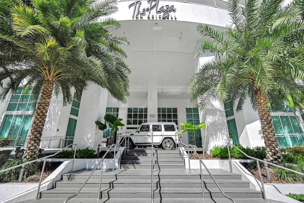 2 bedroom 2 bath for sale at 950 Brickell Bay Dr # 3605, Miami FL 33131