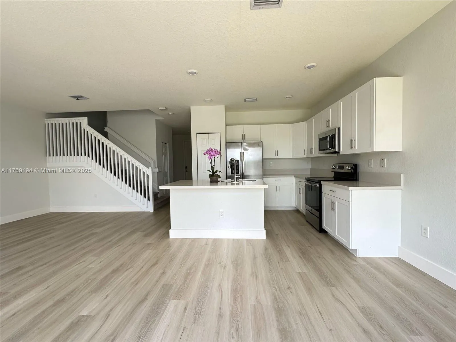 3 bedroom 2 bath for sale at 3318 W 100th Ter # 3318, Hialeah FL 33018