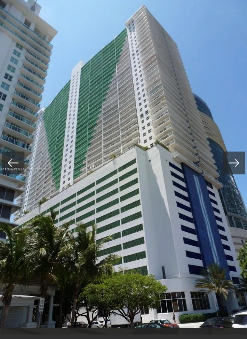 1 bedroom 1 bath for sale at 1200 Brickell Bay Dr # 3318, Miami FL 33131