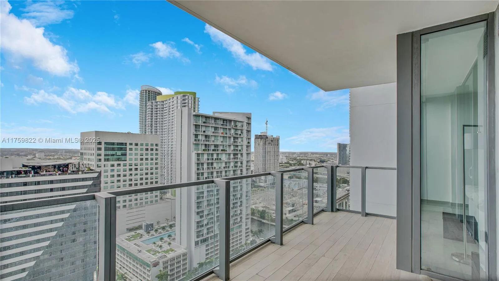 1 bedroom 1 bath for sale at 88 SW 7th St # 2208, Miami FL 33130